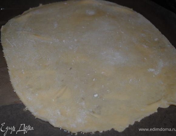 раскатать и выложить на противень