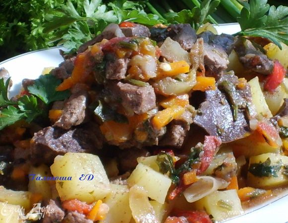 После приготовления выкладываем на блюдо. Обычно к куырдаку у нас подаются баурсаки (http://www.edimdoma.ru/recipes/26331)и сорпа- бульон, или чай ) Очень вкуусное и сытное блюдо!