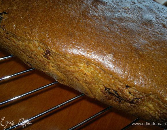 Замочить манку в кефире минут на 30-40. Добавить яйца, перемешать. Добавить масло. Смешать все сухие ингредиенты. Постепенно всыпать и перемешивать. Либо сразу все ингредиенты перемешать миксером или другой удобной вам кухонной техникой. Добавит изюм. перемешать. Выливаем тесто в форму. Ставим в разогретую до 180-200 гр. духовку на 30-40 минут. До золотистого цвета, до сухой палочки.