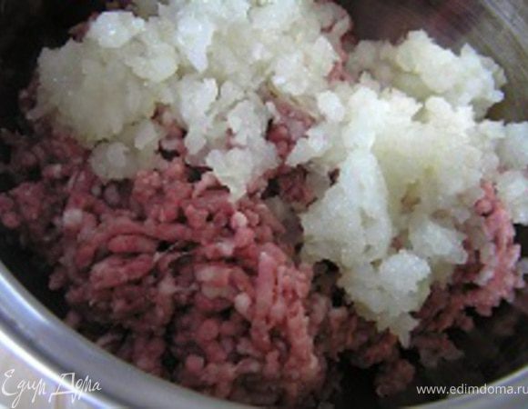 добавить мелко нарезанный лук.