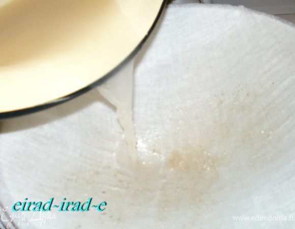 Бульон процеживают 2 раза через
марлю