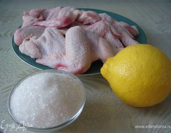 Крылышки вымыть и обсушить бумажным полотенцем.