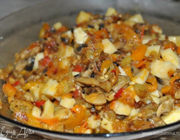 В остывшую начинку добавить сыр.