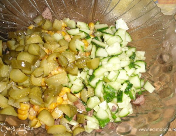 Режем огурцы свежие и соленые