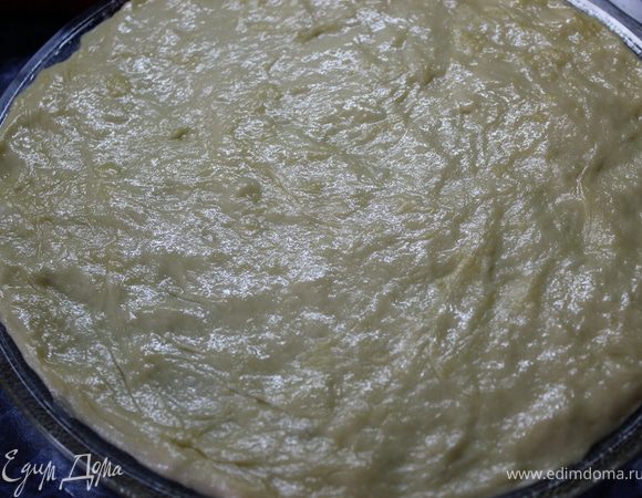 2 СПОСОБ приготовления в СВЧ:
Вторую часть теста точно также как и первую распределила на стеклянном блюде для СВЧ. Поставила в микроволновку на полную мощность и выпекала 3 минуты.