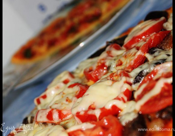 И вот такие вот у нас получились пиццы на завтрак!!! Очень даже вкусные!!!) Угощайтесь и приятного аппетита!!!***)