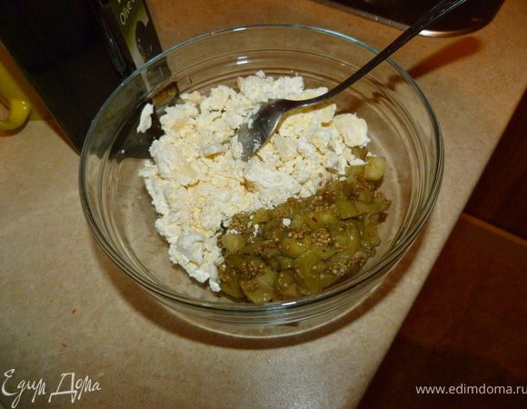 Добавляем творог.У меня домашний.