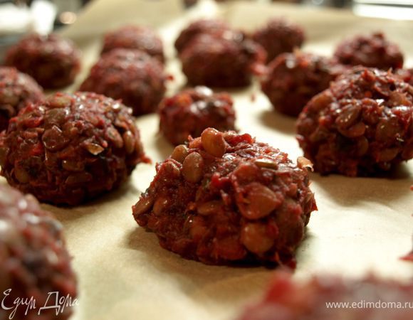 Формируем котлетки/тефтельки/фрикадельки/кнельки, как Вашей фантазии угодно. Выпекаем при 200С 20-30 минут. Котлетки получаются хрустящие снаружи и очень нежные внутри.