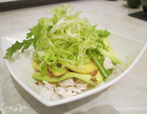 Горчицу, масло взбить с небольшим количеством лимонного сока. Можно немного посолить и поперчить (я салаты не солю, а так по вкусу. Полить готовой заправкой салат.
При желании посыпьте салат горстью жаренных кедровых орешков.
Приятного аппетита!