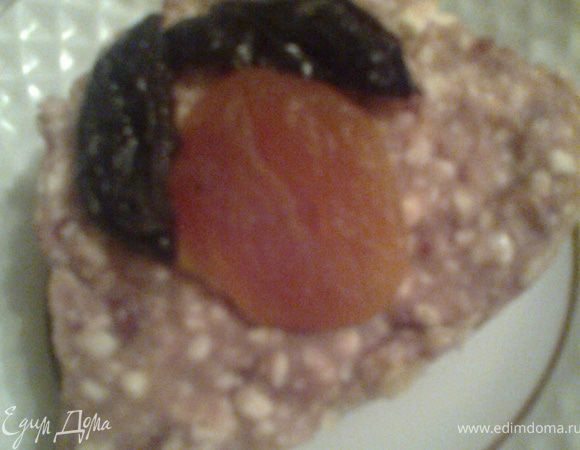 Подавать в тёплом виде.Сын так быстро уплетал,что еле успела с мобилки сфоткать.P.S.Кто сделает без варенья-можно полить мёдом.