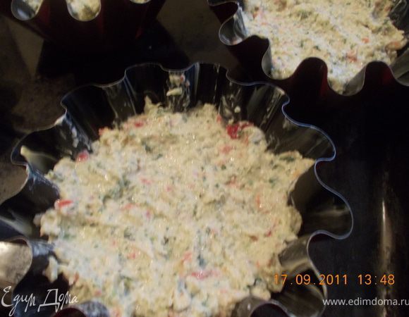 раскладываем по формочкам и ставим в разогретую духовку 180гр 30-40 минут