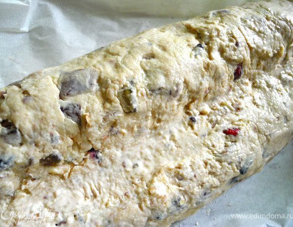 Смазать поверхность водой с помощью кисточки.