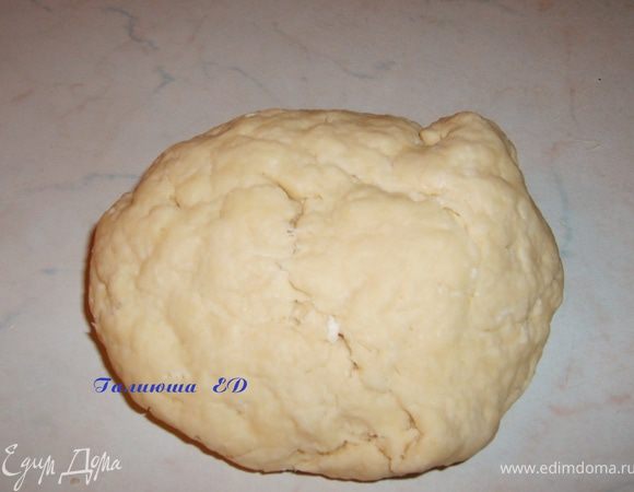 И замесит некрутое тесто, дать ему "отдохнуть" немного, а пока займемся начинкой