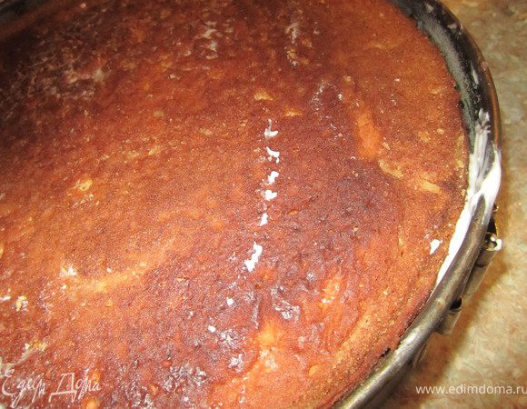 Повторить то же со всеми коржами.
Поставить в холодильник на 4-5 часов.