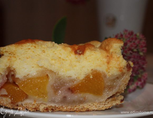 Поставить в духовку еще на 15 минут, чтобы суфле зарумянилось. Достать пирог.И теперь самое трудное)) Нужно дождаться, чтобы пирог полностью остыл и поставить на несколько часов в холодильник. Если разрезать теплым - начинка вытечет, а в охлажденном виде - фрукты будут в легком желе. Приятного аппетита!
