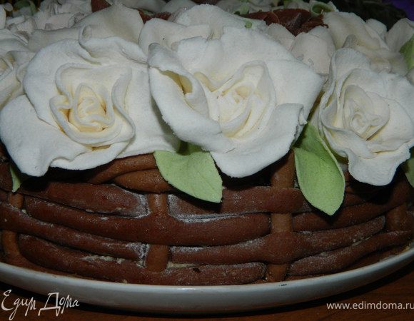 Из шоко-мармышковой мастики сплела корзинку.