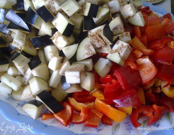 Овощи нарезать крупными кубиками. Я режу вот так.