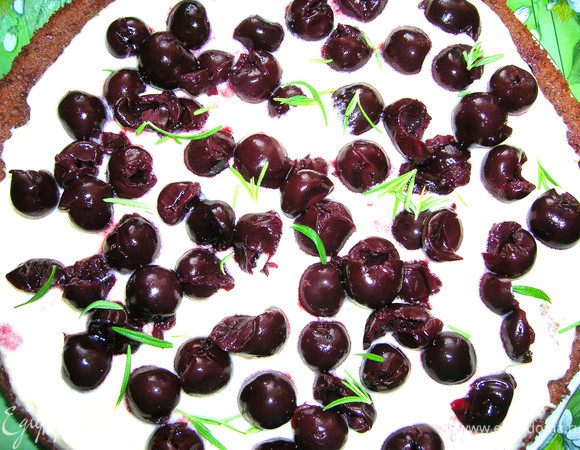 И примерчик использования "пьяной вишенки" - торт, который я придумала сама на основе "Пражского" (http://www.edimdoma.ru/recipes/17607)