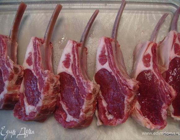 Разрезать мясо на порционные кусочки.