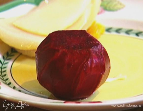 Свеклу почистить.