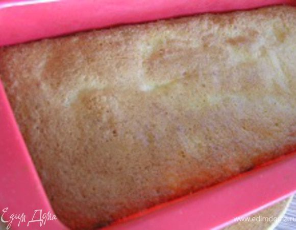 Приготовить бисквит по рецепту http://www.edimdoma.ru/recipes/28499 в удобной для Вас форме. У меня - "кирпичик".