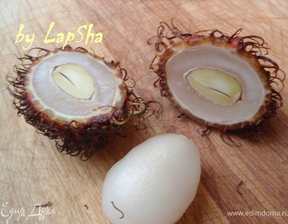 Можно просто разрезать пополам, снять кожицу и убрать косточку из каждой половинки.