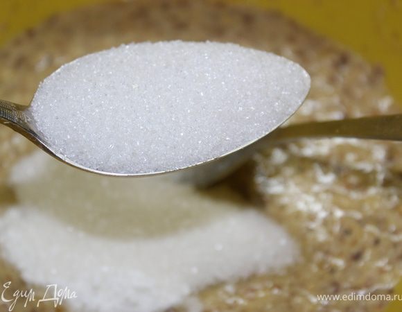 И сахарный песок. Все хорошенько перемешать.