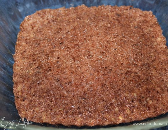 Затем оставить в СВЧ еще на 5 минут. Вынуть и перевернуть на тарелочку.