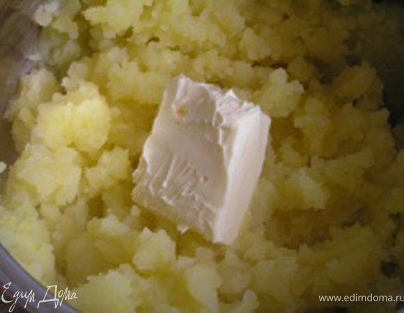 приготовить густое пюре, добавить 2/3 сливочного масла.