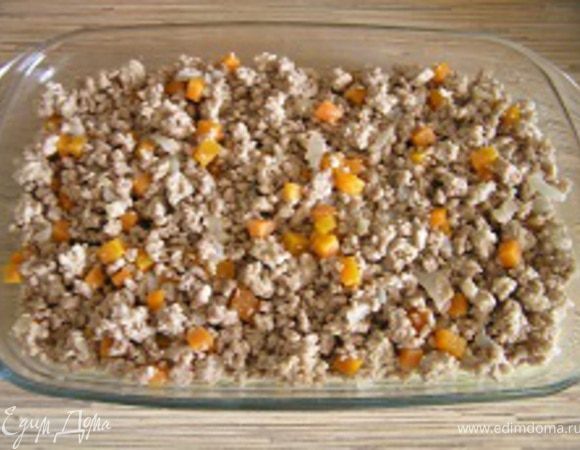 Сверху выложить фарш,