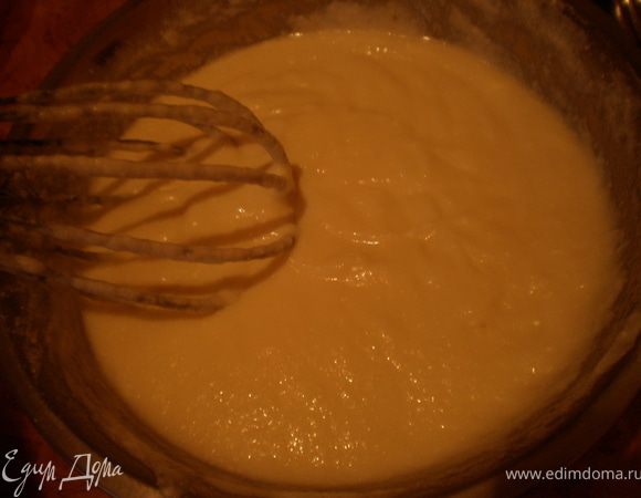 Соединить творожную массу и белки, добавить ванильный экстракт, тщательно размешать.