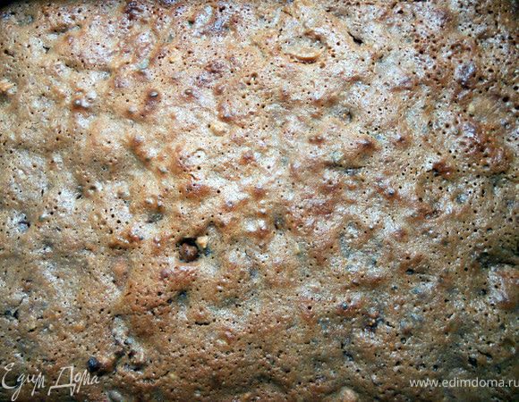 Главная задача не пересушить - брауни должен оставаться слегка влажным, с кремообразной текстурой, тесто должно "пружинить". Охладить при комнатной температуре, затем выдержать несколько часов в холодильнике, нарезать.***На этот раз брауни получился с забавной пористой поверхностью (обычно она слегка шелушится), текстура правильная, я бы даже сказал, приближенная к идеалу. Благодаря инжиру брауни внутри еще более влажный, кремовый и конечно же, очень вкусный! Мои рекомендации!:)***