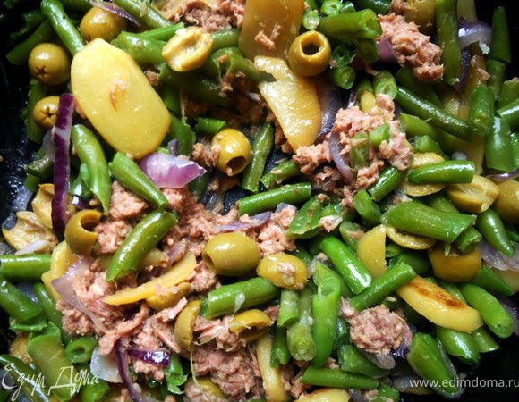 Оливки и тунец. 