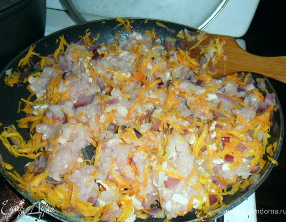 Добавить мясной фарш,