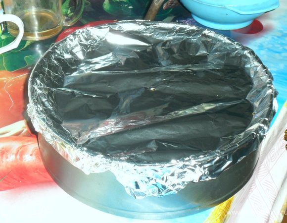 Последний слой должен быть из начинки. Заготовку залить сливками. Блюдо укрыть фольгой и поставить в духовку, разогретую до 200 градусов на 30 мин.