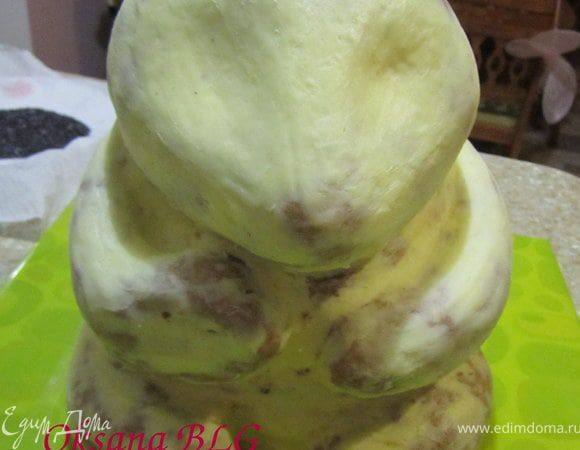 Выровнять масло на тортике.