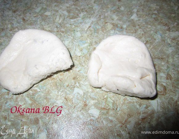 Из мастики сформировать ушки