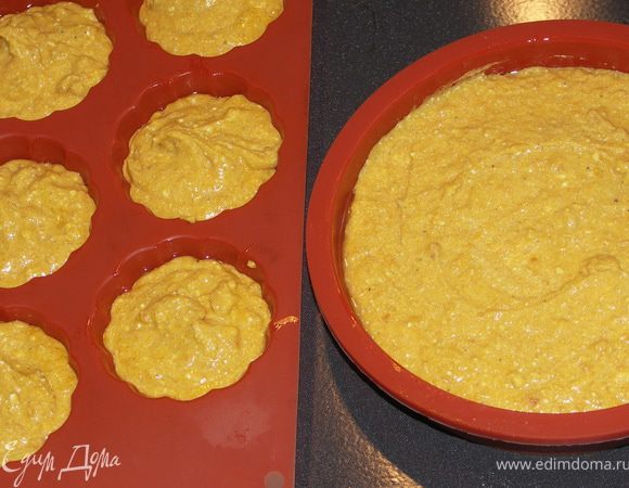 Выпекать в разогретой до 180С духовке 25-30 мин.На режиме=(верх-низ)Точнее ориентируйтесь по своей печке.Моя достаточно быстро всё пропекает и возможно Вам потребуется чуть больше времени.