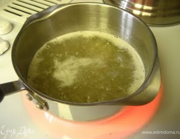 
СИРОП ДЛЯ БАКЛАВЫ

В кастрюлю влить воду, добавить сахар и лимонный сок,перемешать и довести до кипения.Варить 3-4 минуты,убрать с огня,добавить  мед и остудить.Горячую баклаву залить холодным сиропом или холодную баклаву залить горячим сиропом.