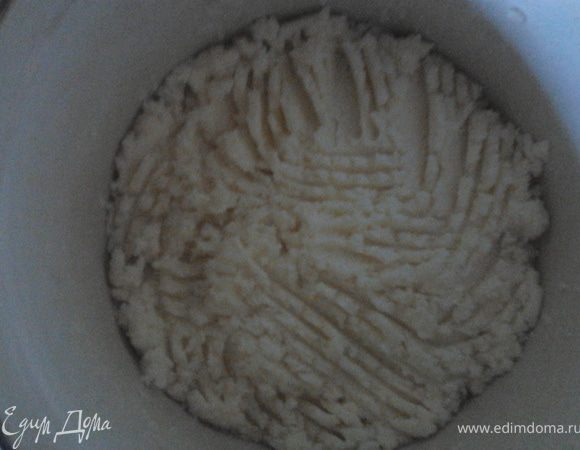 Масло растереть с сахаром.