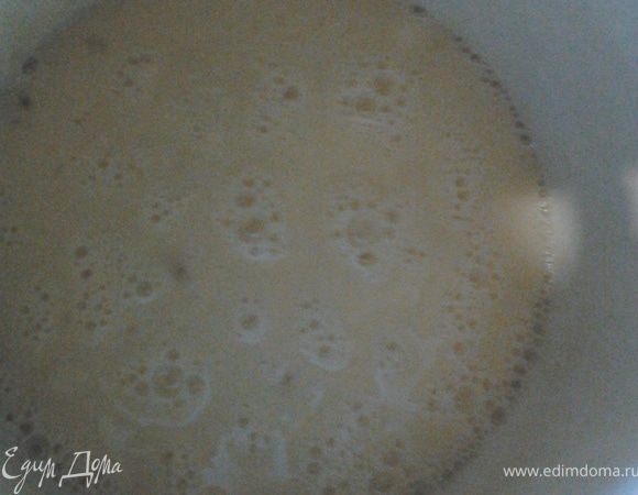 Добавить яйца и все хорошо перемешать.