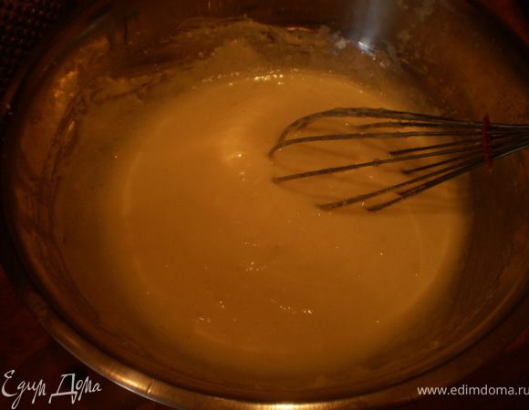 Соединить молоко и яично-мучную смесь, варить до загустения.