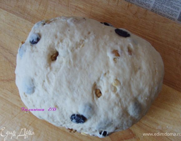 еще раз вымесить, чтобы равномерно расредились сухофрукты,