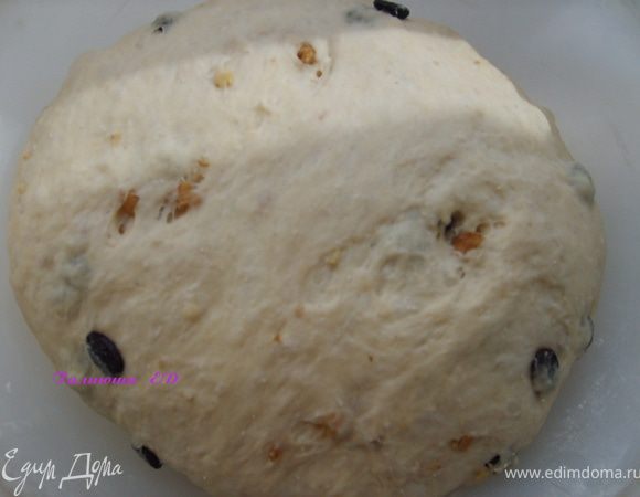 после того, как поднимется тесто, можно разделить на 2 части, и испечь 2 хлебушка, а можно и один больший, как вам захочется:)))