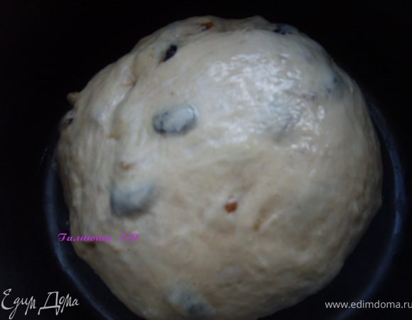 разложить по формам, смазать верх растительным маслом, и поставить на расстойку еще на 20 минут,