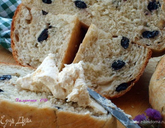 Вот, наш теплый, вкусный, ароматный,с хрустящей корочкой Хлебушек- готов! Не зря ведь говорят "Хлеб всему-голова"!!! Приятно аппетита, друзья мои!)))