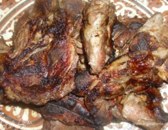 Вкуснейшее мясо, потрясающий салат с дымком, хорошее вино... и жизнь удалась:)