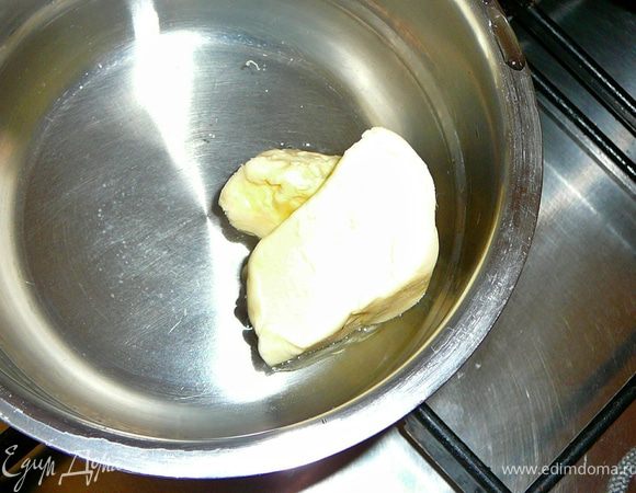Добавить в воду сливочное масло.