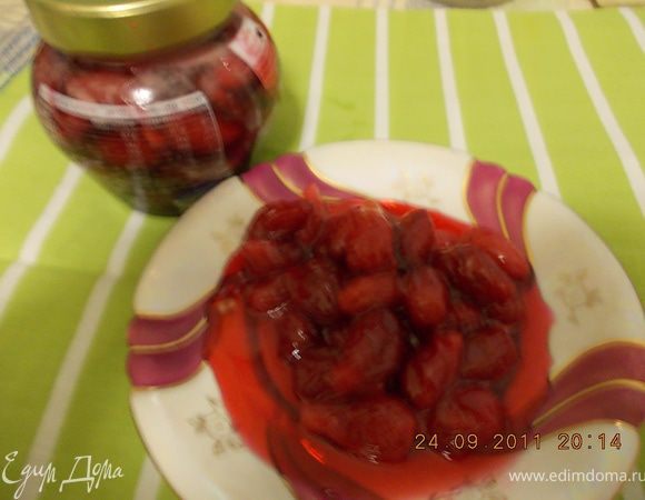 затем прокипятить всё ещё 5 минут и разложить в стерильные баночки.