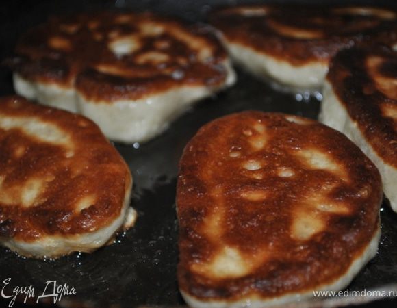 И обжарить на среднем огне до румяного цвета.